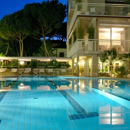 Szálloda Trionfal - Fronte Mare - Vicinissimi Al Centro Milano Marittima