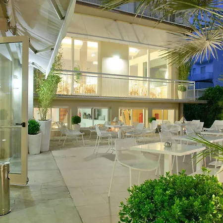 Trionfal - Fronte Mare - Vicinissimi Al Centro Hotel 3*