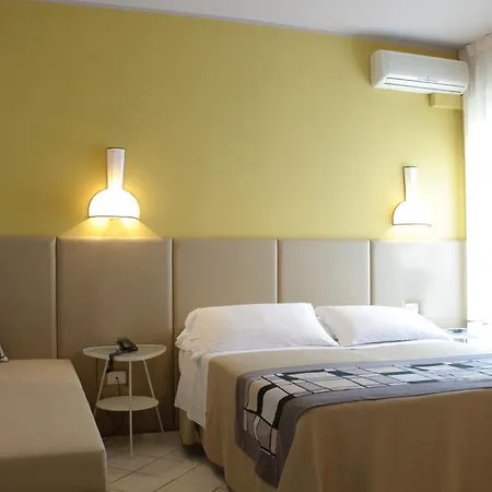 Trionfal - Fronte Mare - Vicinissimi Al Centro 3* Milano Marittima