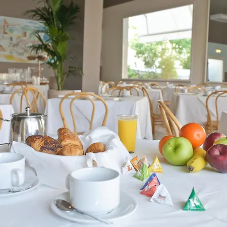 Trionfal - Fronte Mare - Vicinissimi Al Centro Hotel 3*