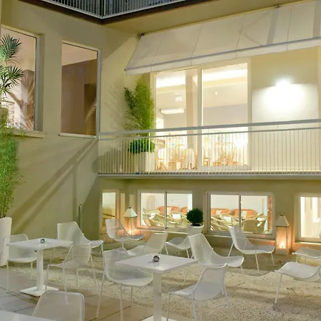 Ξενοδοχείο Trionfal - Fronte Mare - Vicinissimi Al Centro 3*