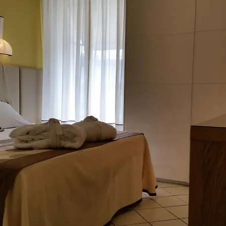 Hotel Trionfal - Fronte Mare - Vicinissimi Al Centro