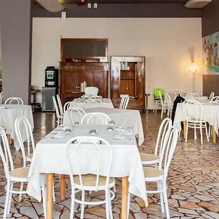 Hotel Trionfal - Fronte Mare - Vicinissimi Al Centro Milano Marittima