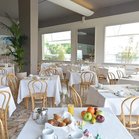 Trionfal - Fronte Mare - Vicinissimi Al Centro Hotel