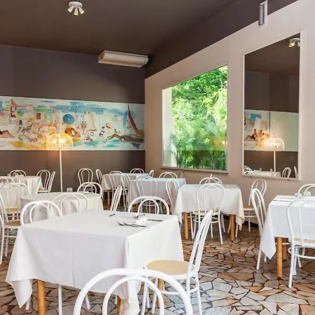 Trionfal - Fronte Mare - Vicinissimi Al Centro Hotel 3*