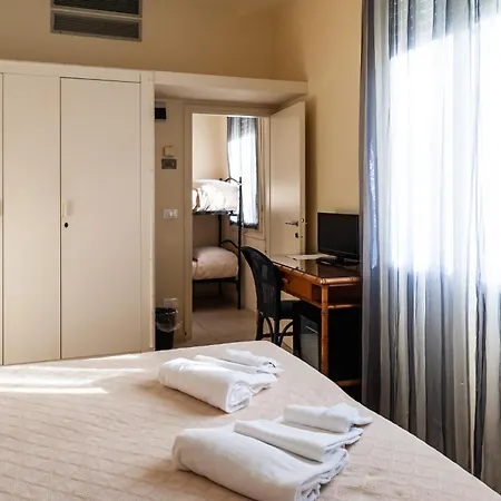 فندق Trionfal - Fronte Mare - Vicinissimi Al Centro 3*