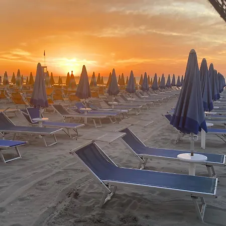 호텔 Trionfal - Fronte Mare - Vicinissimi Al Centro 3*