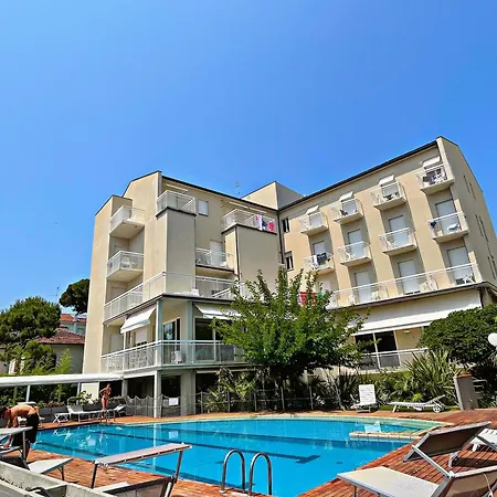 Trionfal - Fronte Mare - Vicinissimi Al Centro Milano Marittima