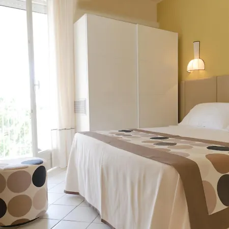 Trionfal - Fronte Mare - Vicinissimi Al Centro 3* Milano Marittima