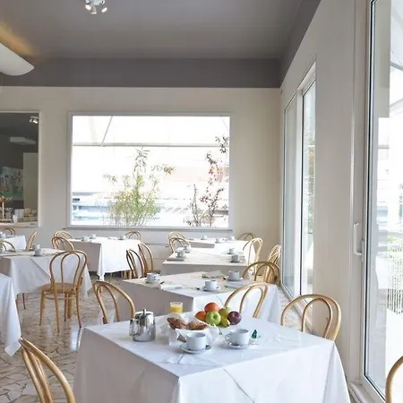 Trionfal - Fronte Mare - Vicinissimi Al Centro Hotel Milano Marittima