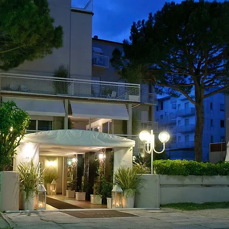 Trionfal - Fronte Mare - Vicinissimi Al Centro 3* Milano Marittima