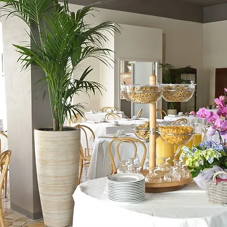 Trionfal - Fronte Mare - Vicinissimi Al Centro Hotel