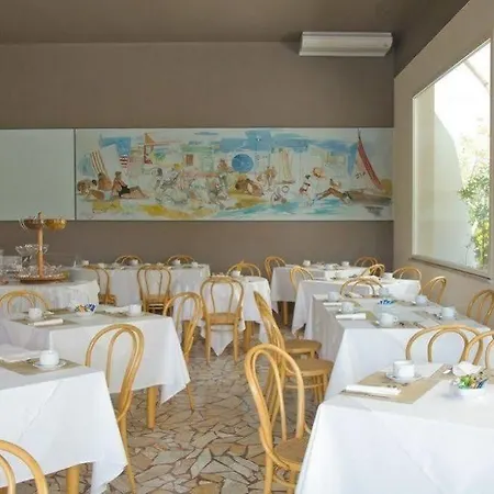 Отель Trionfal - Fronte Mare - Vicinissimi Al Centro 3*