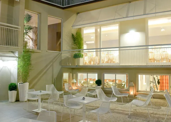 Hotel Trionfal - Fronte Mare - Vicinissimi Al Centro 3*