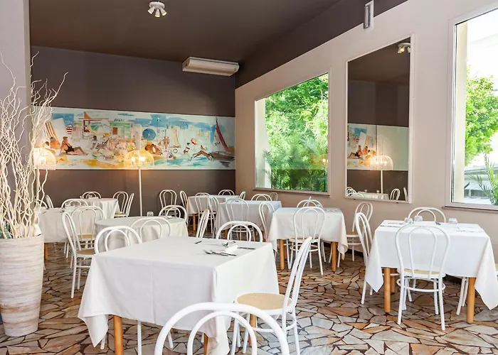 Trionfal - Fronte Mare - Vicinissimi Al Centro Hotel 3*