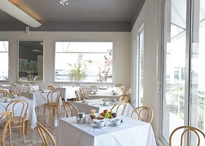 Trionfal - Fronte Mare - Vicinissimi Al Centro 酒店 米兰马瑞提那