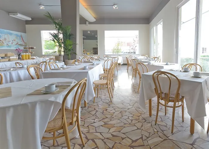 Trionfal - Fronte Mare - Vicinissimi Al Centro Hotel Milano Marittima